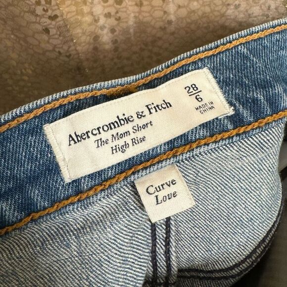 Abercrombie & Fitch Distressed High Rise Curve Love Mom Shorts 6/28 - Picture 5 of 7